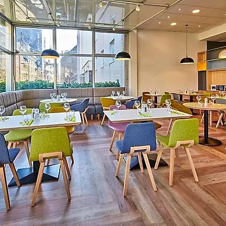 Western Ferrand Centre מלון 4*