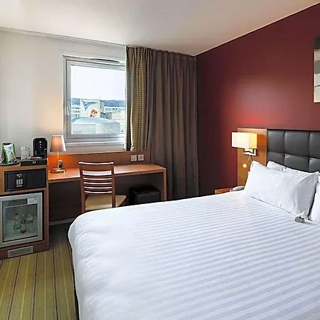 Western Ferrand Centre מלון 4*