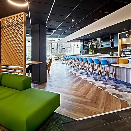 Western Ferrand Centre מלון 4*