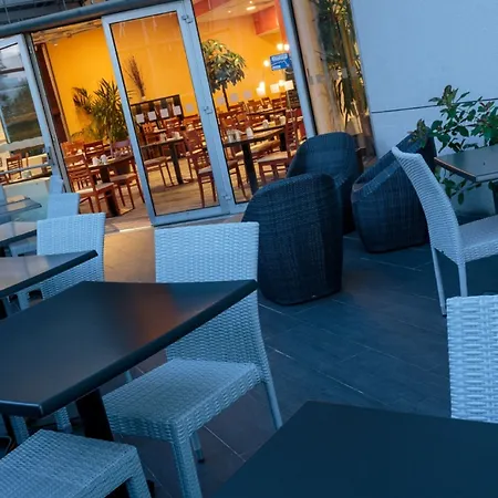 酒店 Western Ferrand Centre 4*